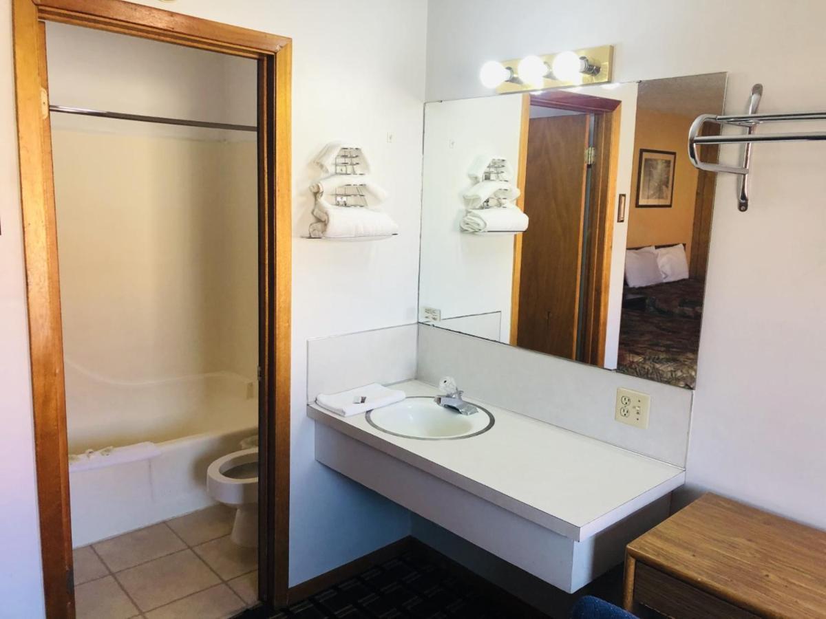 Big 12 Motel Broken Bow Extérieur photo